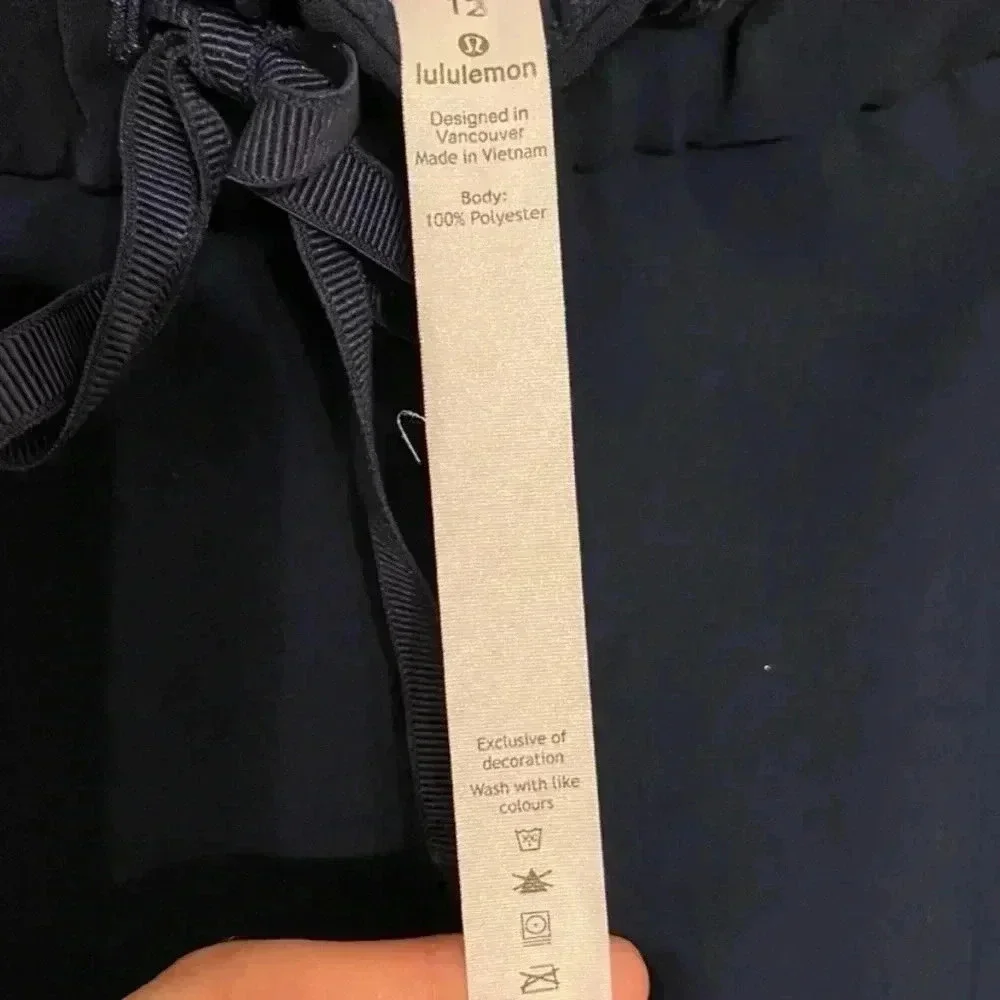Lululemon On The Fly Woven Cropped Pants
